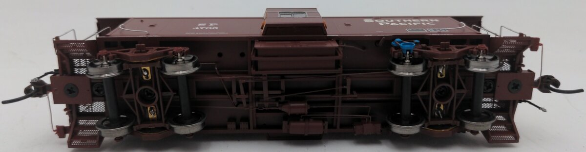 Athearn G63010 HO Southern Pacific C-50-9 Bay Window Caboose w/ Lights #4705 EX/Box