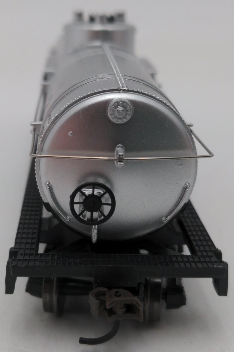 Walthers 931-1613 HO Scale Amoco Oil 40' Tank Car #1330 EX/Box
