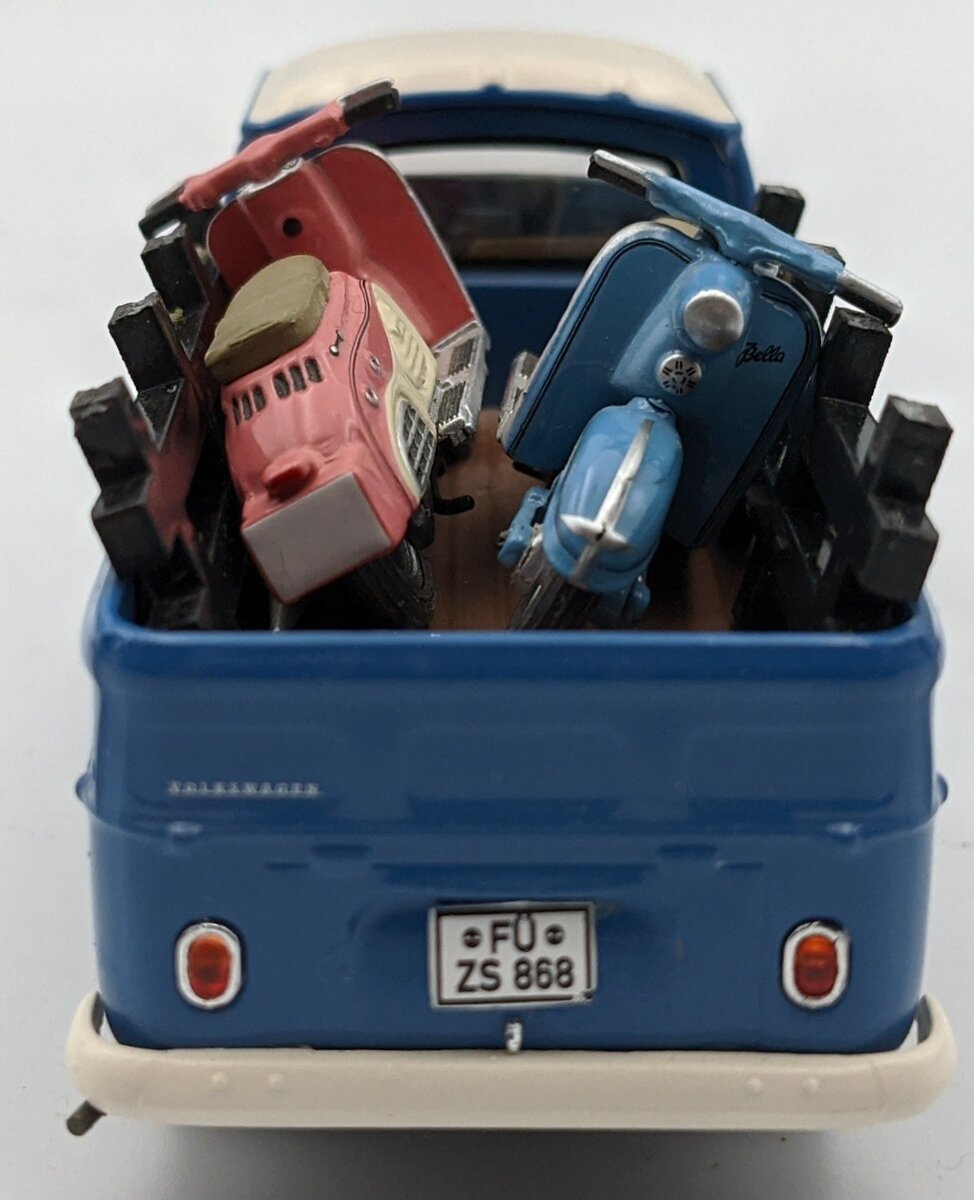 Premium ClassiXXs 1/43 VW Hormiga 1976