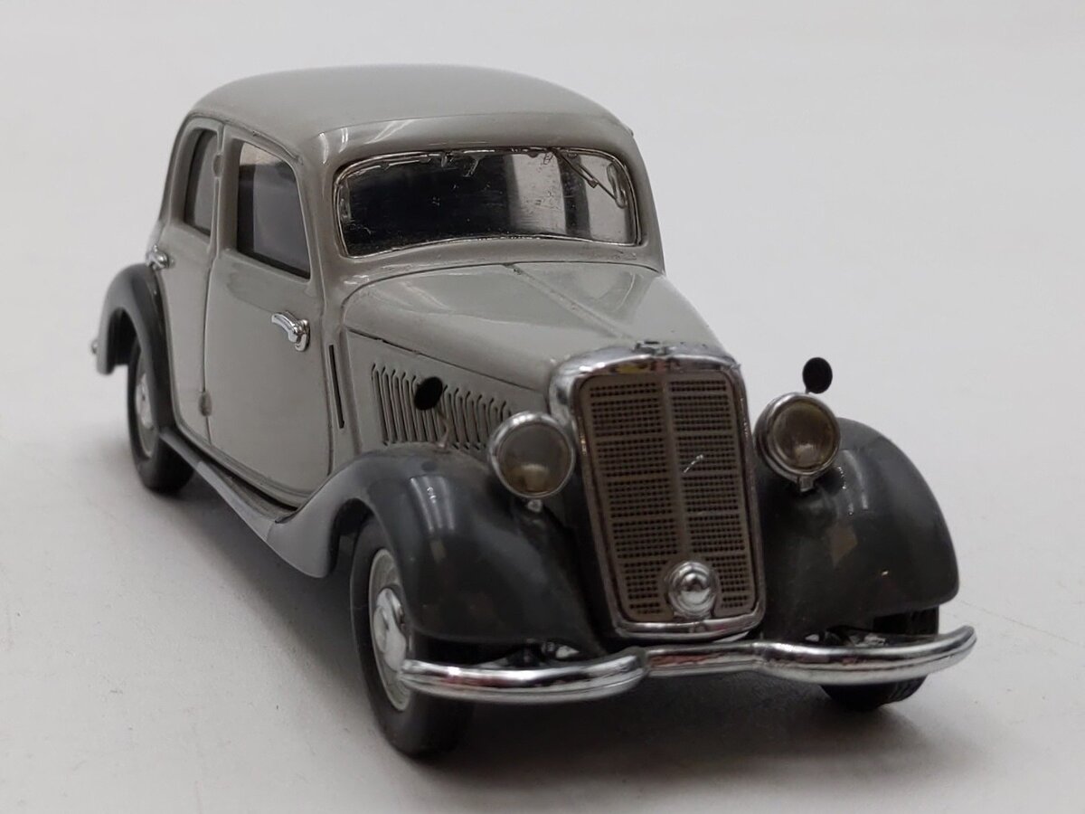 Vitesse 1:43 Scale 1930s-era Mercedes-Benz 170V sedan EX/Box