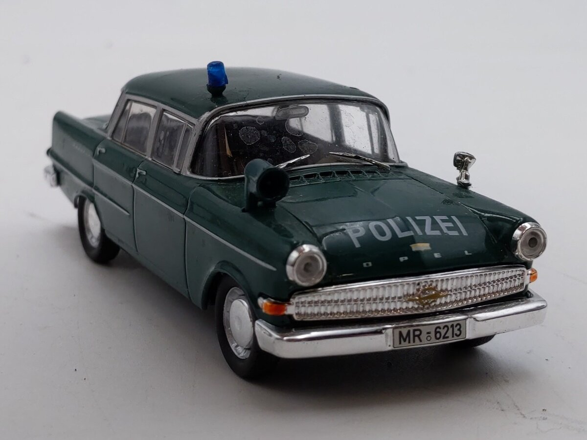 Opel Kapitan PII 1959-1964 1:43 Scale Police Car Opel Collection LN/Box