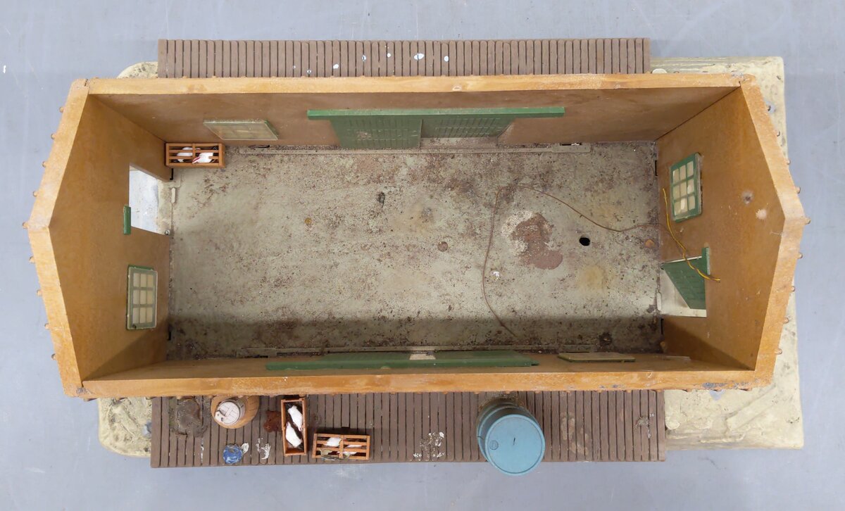 Pola 905 Kleinbach Freight Station Kit - Assembled