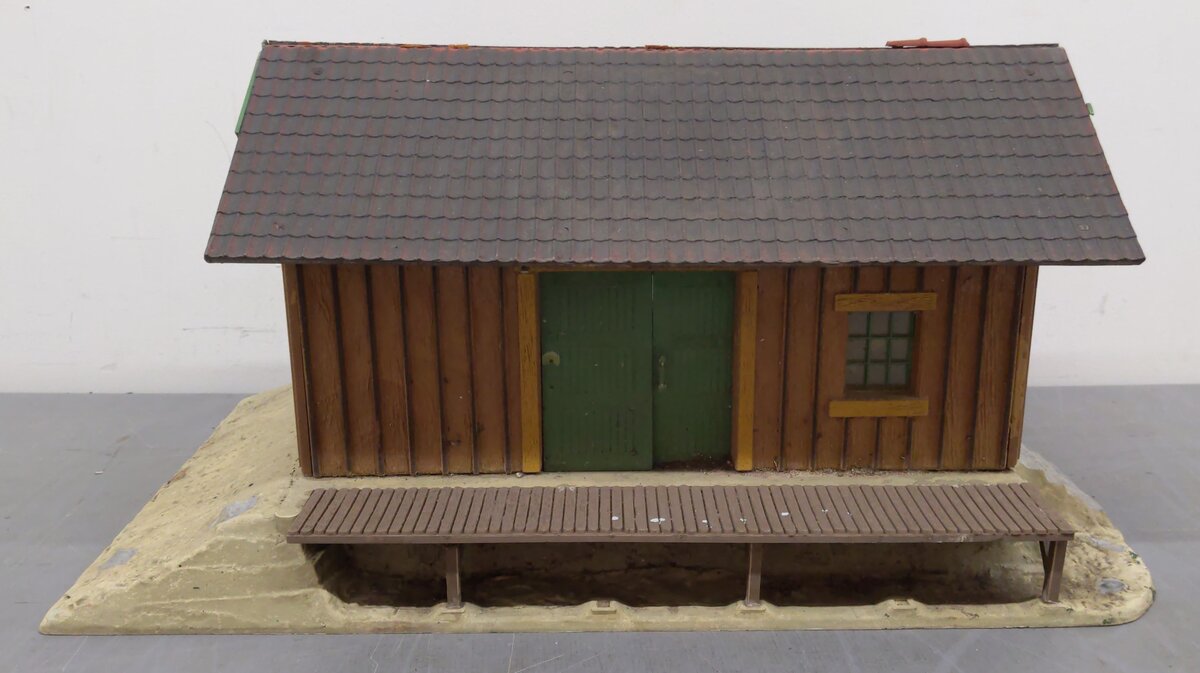 Pola 905 Kleinbach Freight Station Kit - Assembled