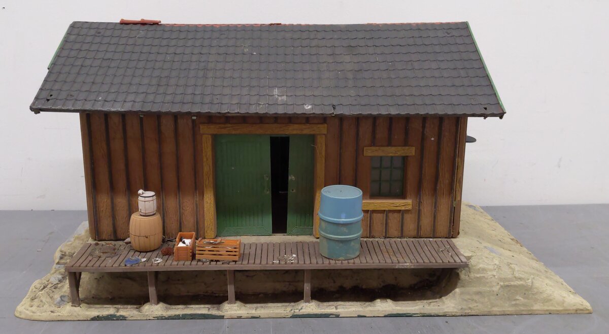 Pola 905 Kleinbach Freight Station Kit - Assembled