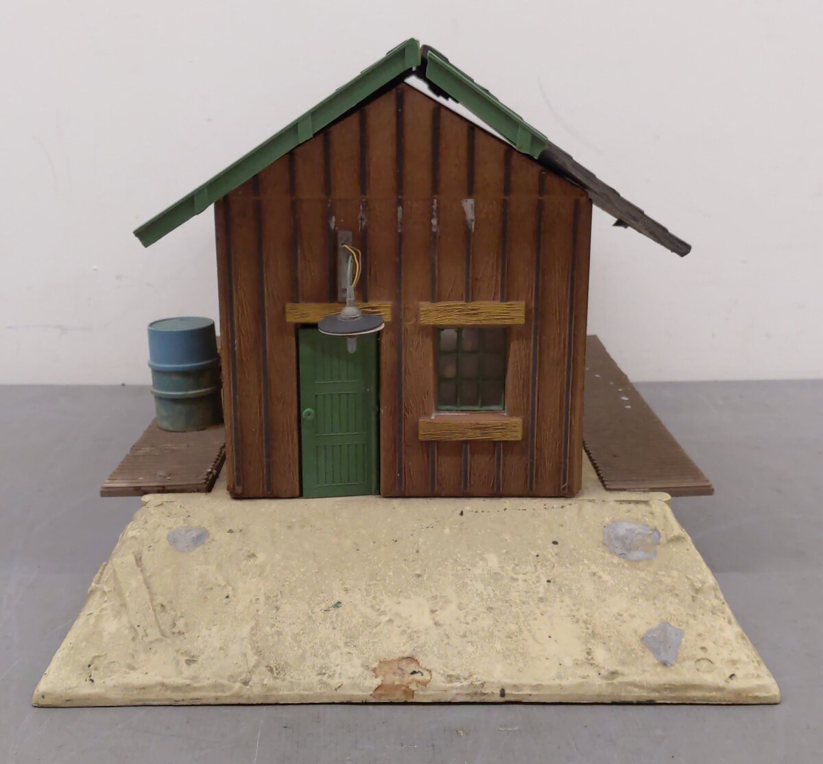 Pola 905 Kleinbach Freight Station Kit - Assembled