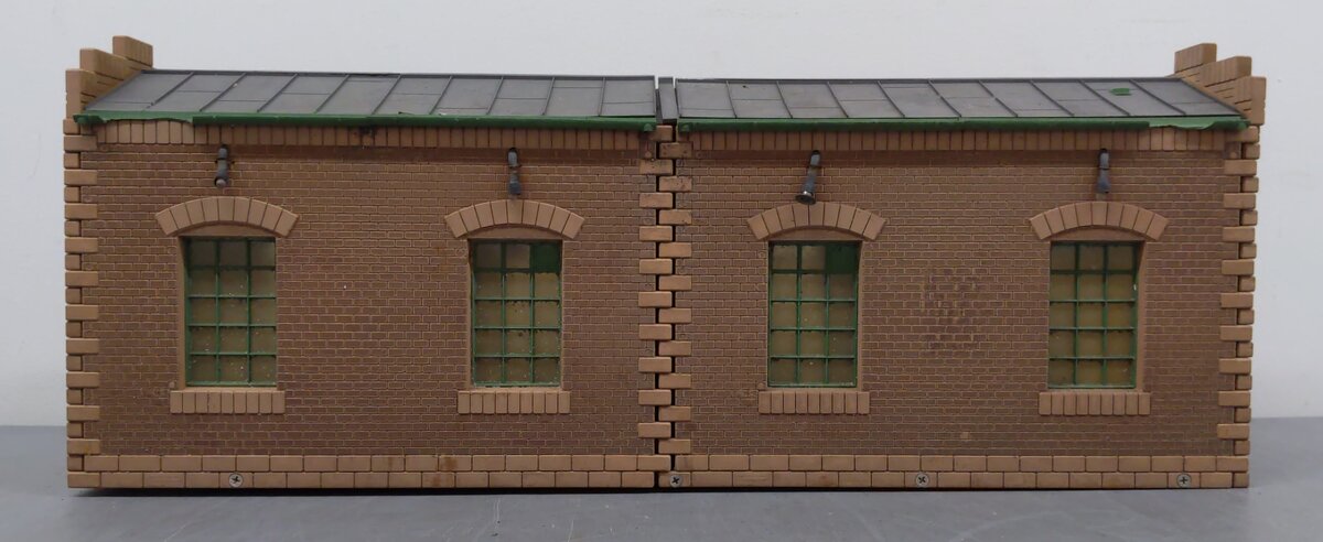 Pola G Scale Engine Shed - Assembled