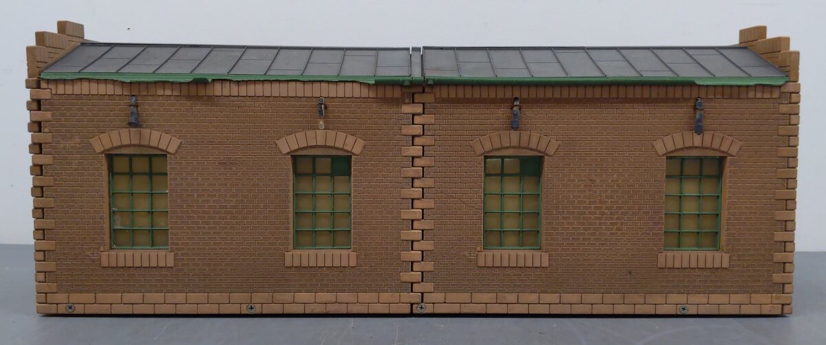 Pola G Scale Engine Shed - Assembled