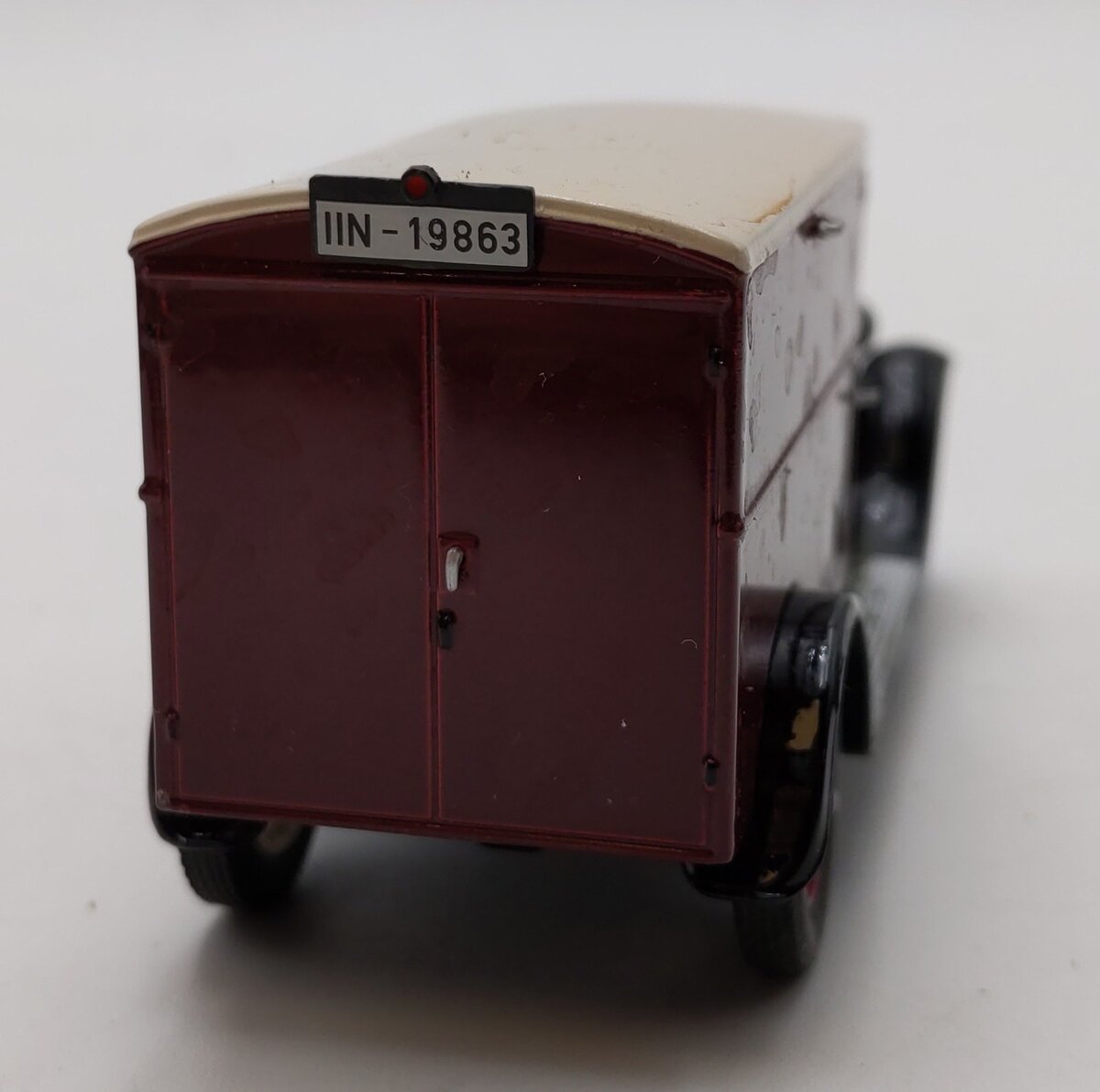 Premium ClassiXXs 1:43 Scale Mercedes-Benz L1000 Express van LN/Box