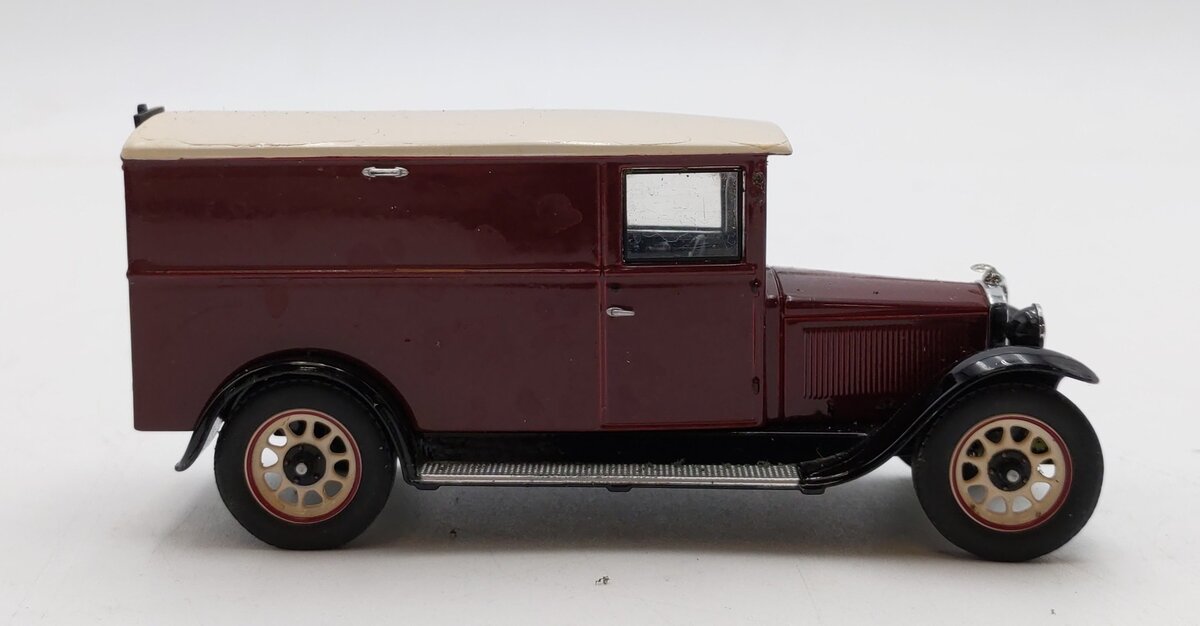Premium ClassiXXs 1:43 Scale Mercedes-Benz L1000 Express van LN/Box