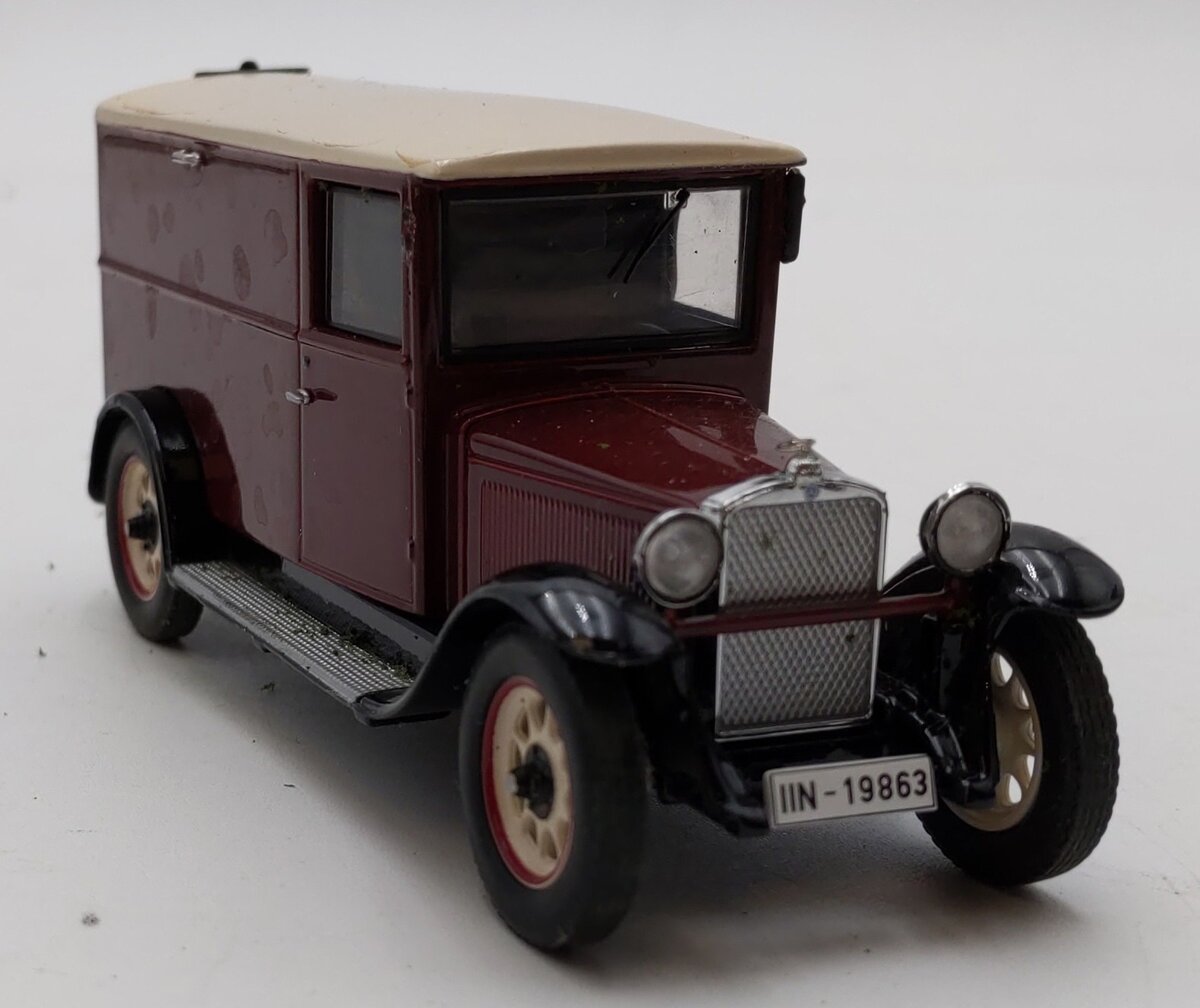 Premium ClassiXXs 1:43 Scale Mercedes-Benz L1000 Express van LN/Box