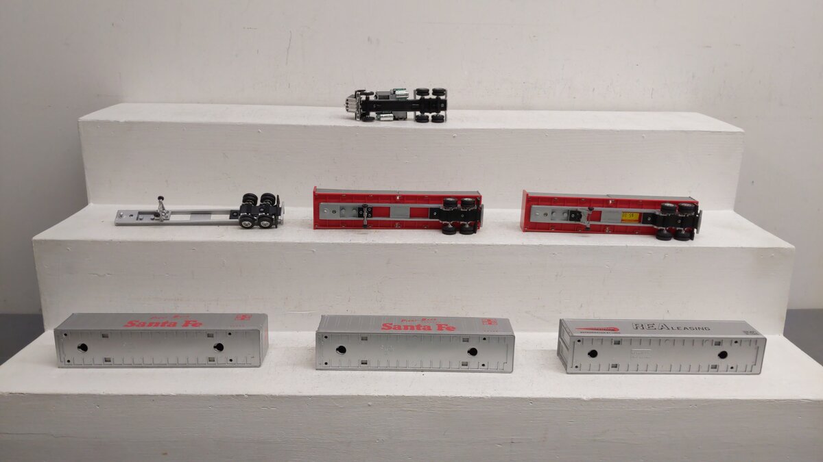 Lionel Assorted Truck, Trailers And Containers [7] EX