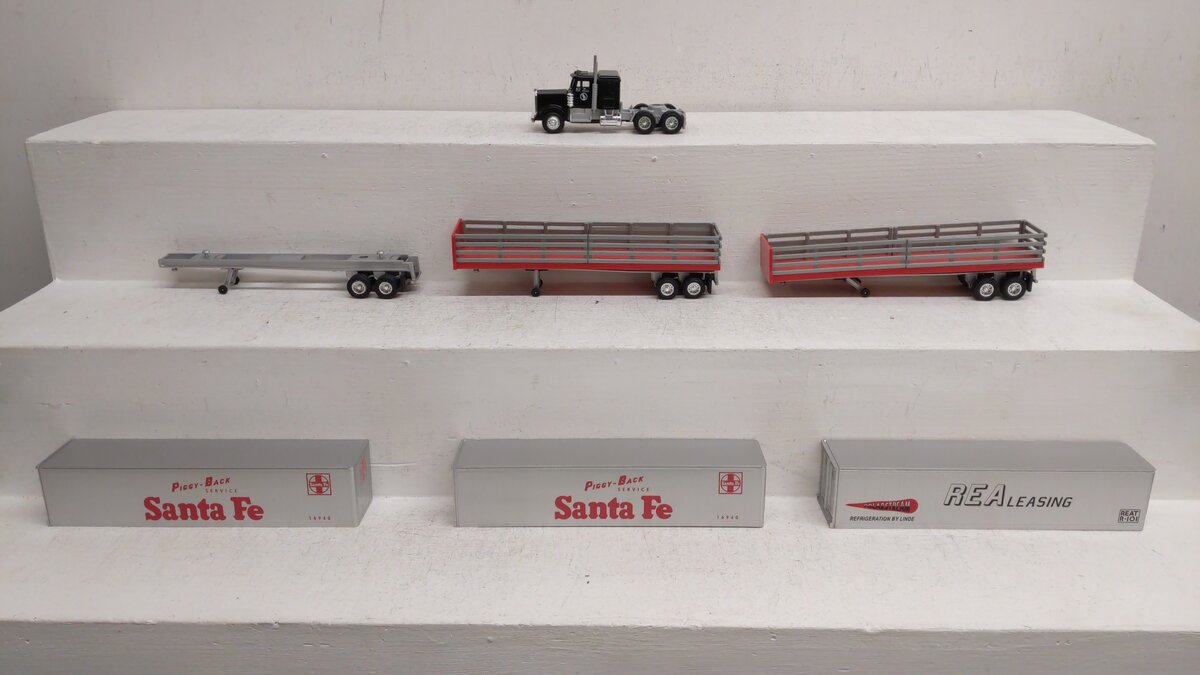 Lionel Assorted Truck, Trailers And Containers [7] EX
