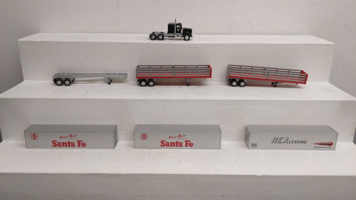Lionel Assorted Truck, Trailers And Containers [7] EX