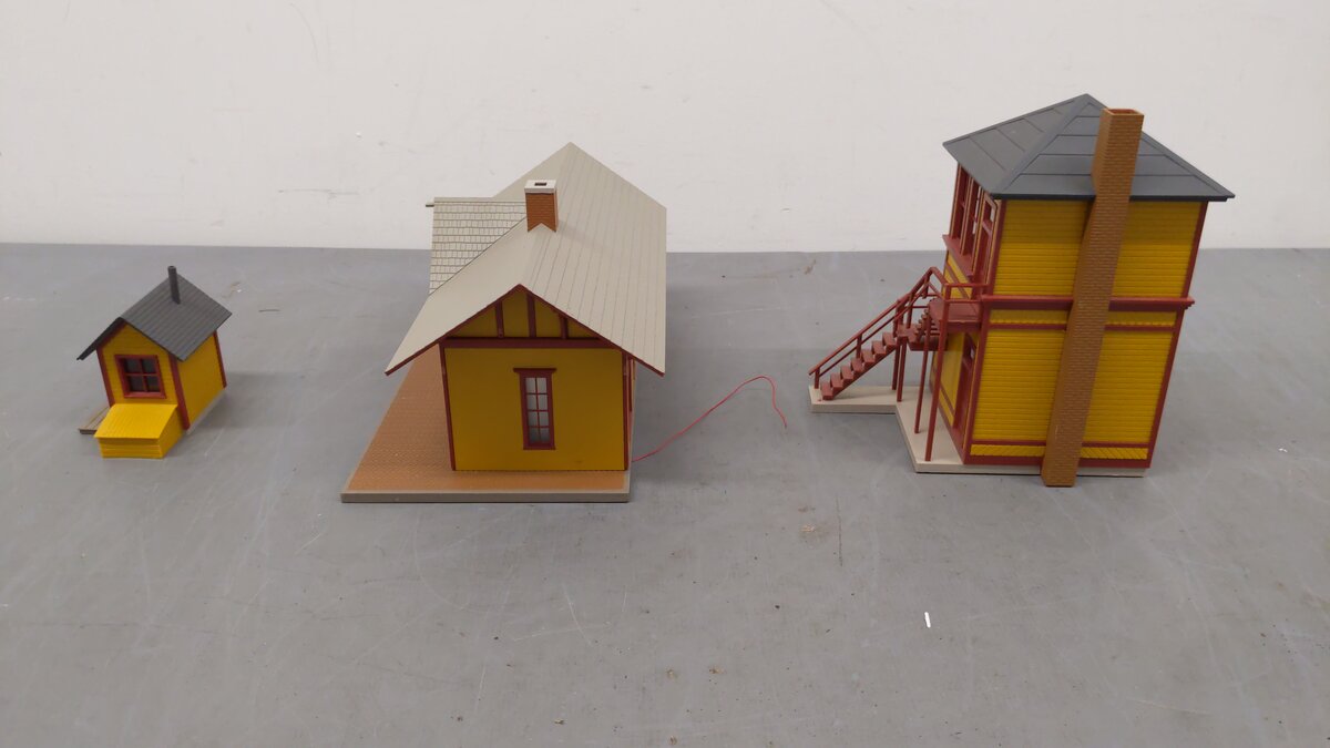 Walthers And Other HO Scale Assorted Buildings [4] VG