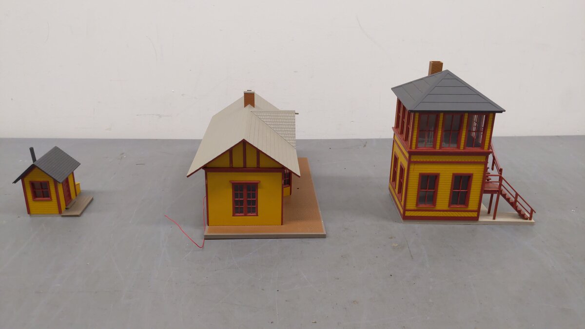 Walthers And Other HO Scale Assorted Buildings [4] VG