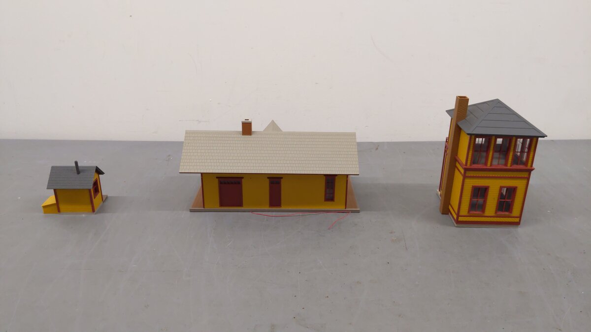 Walthers And Other HO Scale Assorted Buildings [4] VG