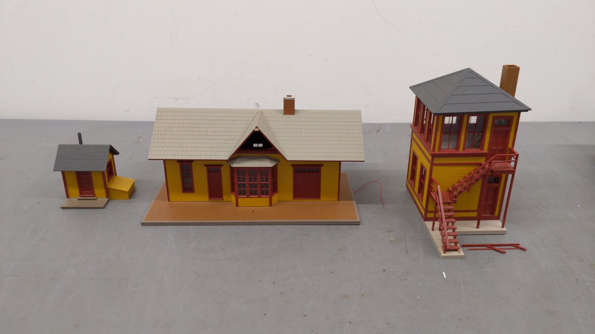 Walthers And Other HO Scale Assorted Buildings [4] VG
