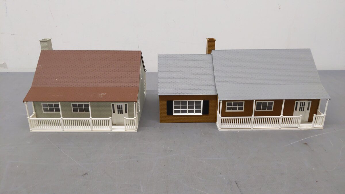 Lionel HO Scale Assorted Lighted Houses [2] EX