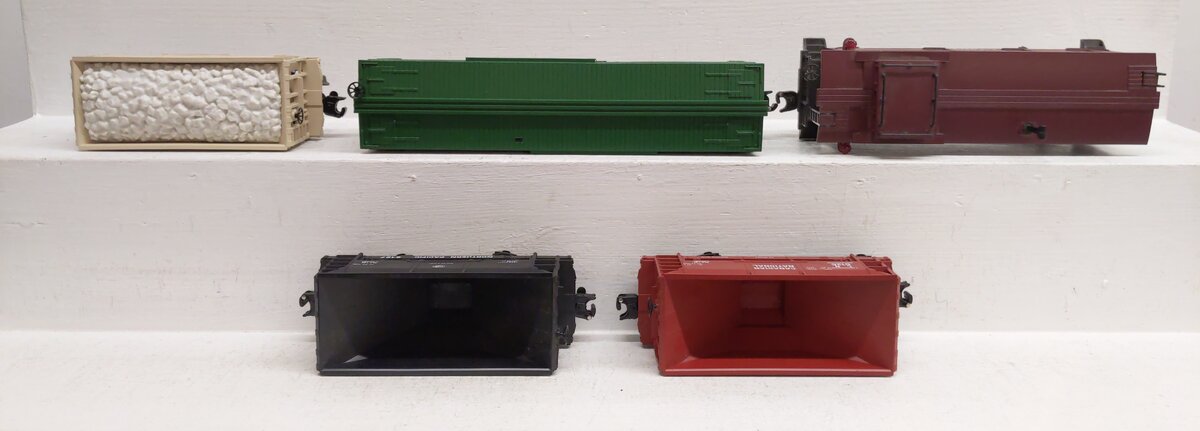 Lionel Assorted O Gauge Freight & Bunk Cars [5] EX/Box