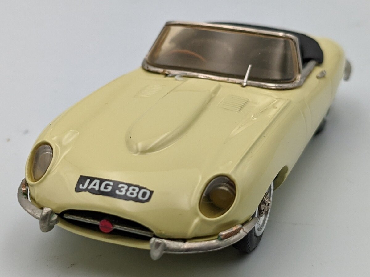 SmallWheels 1:43 1965 E Type Jaguar Roadster VG/Box