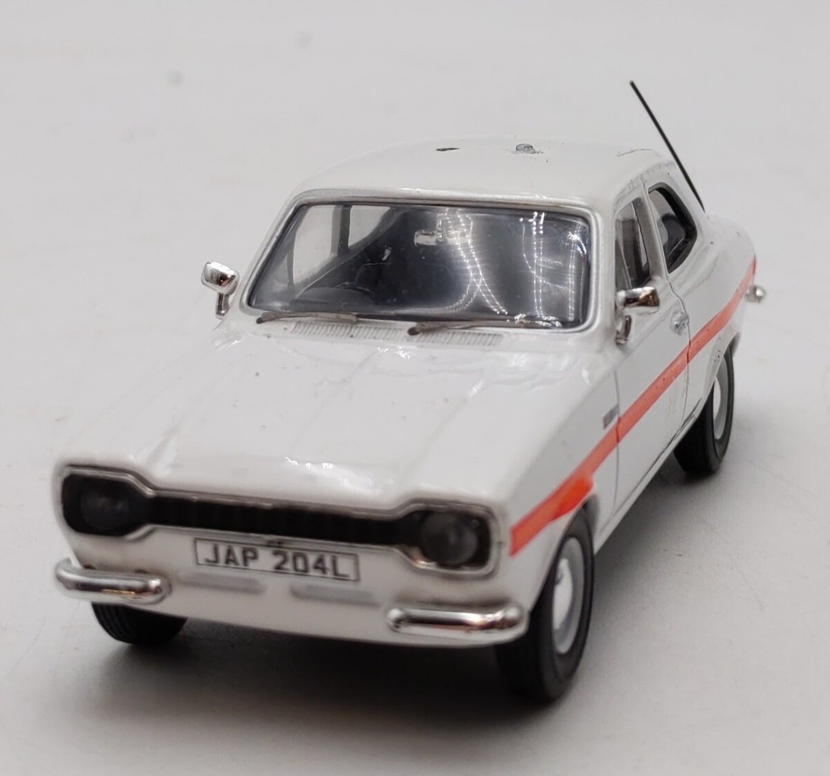 Trofeu 1:43 Scale 510 Ford Escort RS 2000 "White" EX/Box