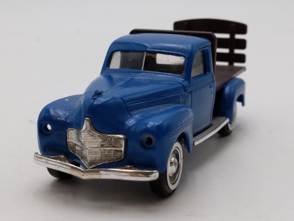 Solido 1:43 Scale Chevrolet C 30 Truck 1961 (Blue and White) VG/Box