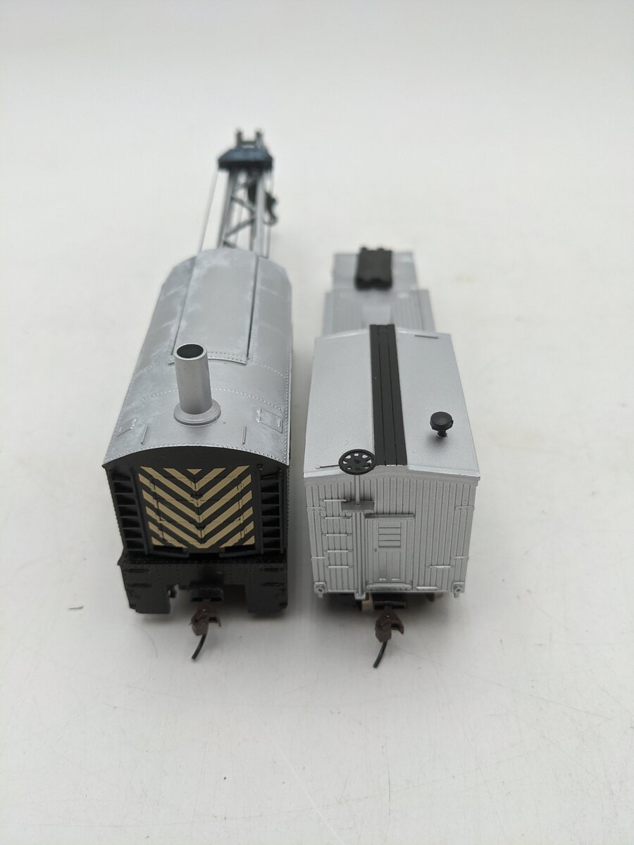 Bachmann 16149 HO Painted Unlettered 250-Ton Steam Crane Car and Boom Tender/Box