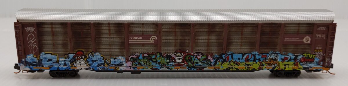 Micro-Trains 11144250 N Scale Conrail Weathered Christmas Graffiti Car LN/Box