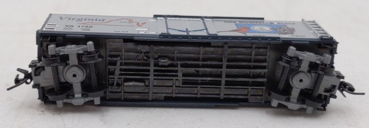 Micro-Trains 50200506 Z Scale Virginia 40' Standard Plug-Door Boxcar #1788 EX/Box