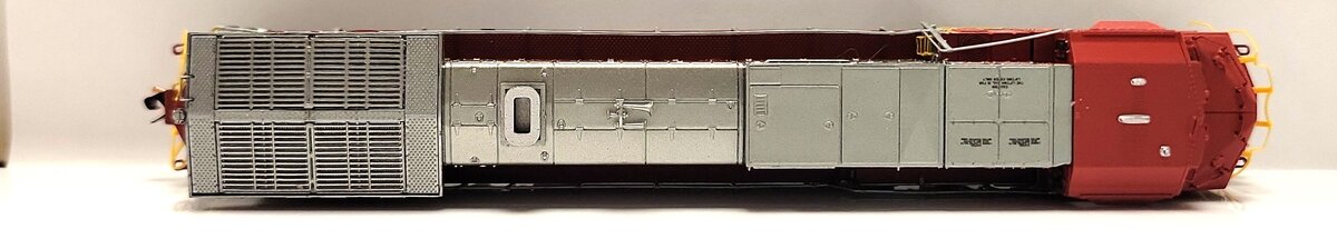 Scale Trains SXT31471 N Scale Santa Fe GE C44-9W Diesel Locomotive #691 EX/Box