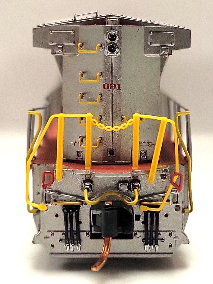 Scale Trains SXT31471 N Scale Santa Fe GE C44-9W Diesel Locomotive #691 EX/Box