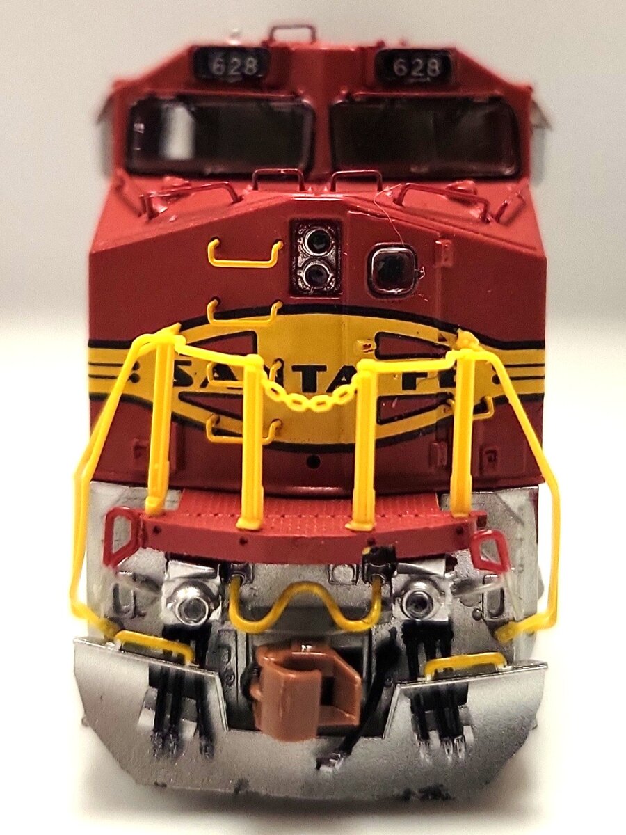 Scale Trains SXT38512 N Scale Santa Fe GE C44-9W Diesel Locomotive #628 LN/Box