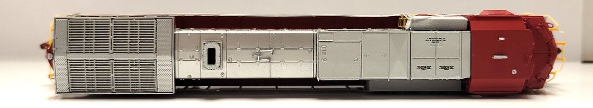 Scale Trains SXT38512 N Scale Santa Fe GE C44-9W Diesel Locomotive #628 LN/Box
