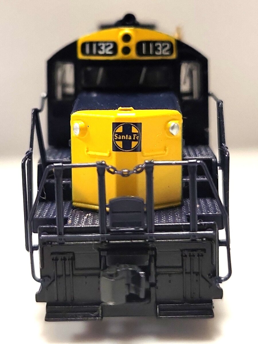 Walthers 920-80040 N Scale ATSF GP20 Diesel Locomotive #1132 LN/Box