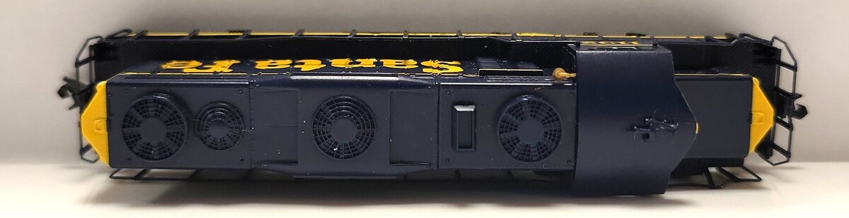 Walthers 920-80040 N Scale ATSF GP20 Diesel Locomotive #1132 LN/Box