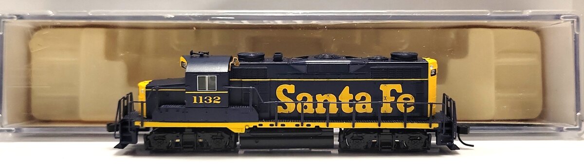 Walthers 920-80040 N Scale ATSF GP20 Diesel Locomotive #1132 LN/Box