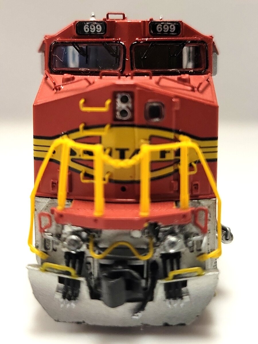 Scale Trains SXT31480 N Scale Santa Fe GE C44-9W Diesel Locomotive #699 EX/Box