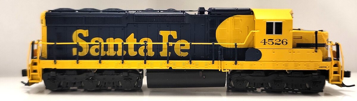 Atlas 54487 N Scale Santa Fe SD-24 Diesel Locomotive #4526 EX/Box