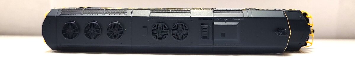 Athearn 22467 N Santa Fe F45 Diesel Locomotive #5932 with DCC & Sound LN/Box