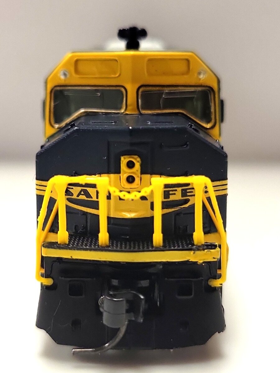 Athearn 22467 N Santa Fe F45 Diesel Locomotive #5932 with DCC & Sound LN/Box