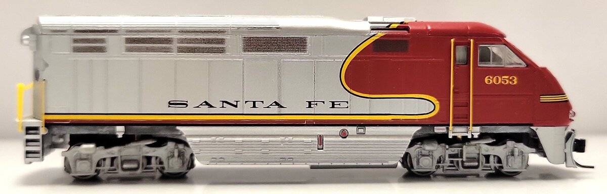 Athearn 23775 N Santa Fe F59PHI Diesel Locomotive #6053 w/ Sound & DCC LN/Box