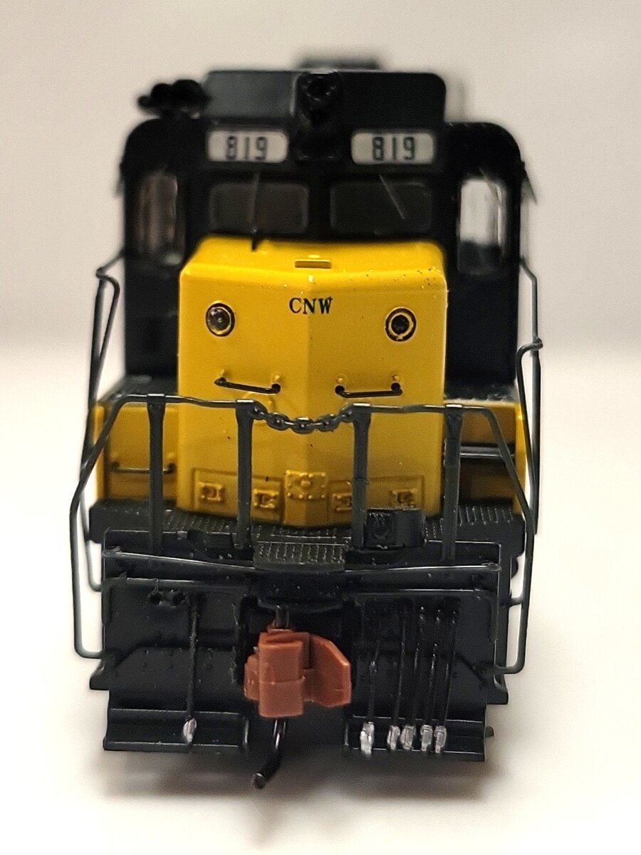 Scale Trains SXT39946 N Scale Chicago & Northwestern EMD GP30 Diesel Loco #819 EX/Box