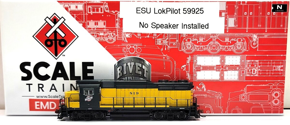 Scale Trains SXT39946 N Scale Chicago & Northwestern EMD GP30 Diesel Loco #819 EX/Box