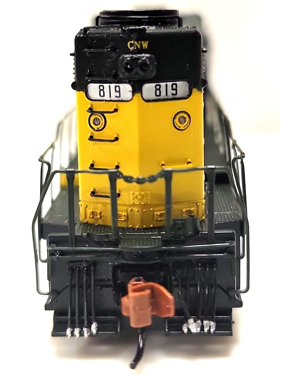 Scale Trains SXT39946 N Scale Chicago & Northwestern EMD GP30 Diesel Loco #819 EX/Box