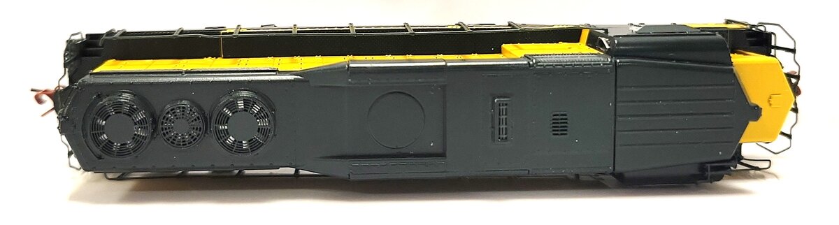Scale Trains SXT39946 N Scale Chicago & Northwestern EMD GP30 Diesel Loco #819 EX/Box