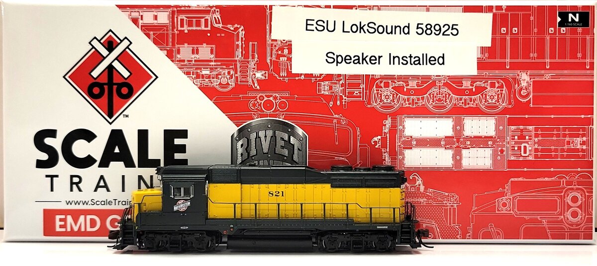 Scale Trains SXT39948 N Chicago & Northwestern EMD GP30 Diesel Locomotive #821 EX/Box