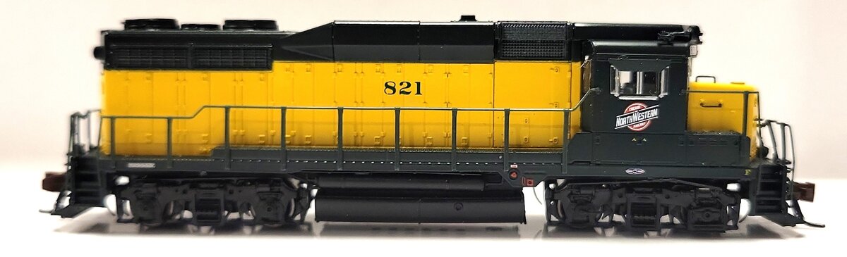 Scale Trains SXT39948 N Chicago & Northwestern EMD GP30 Diesel Locomotive #821 EX/Box