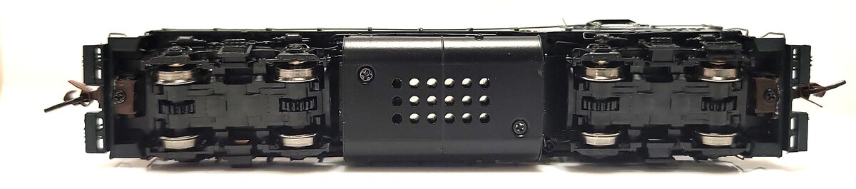Scale Trains SXT39948 N Chicago & Northwestern EMD GP30 Diesel Locomotive #821 EX/Box