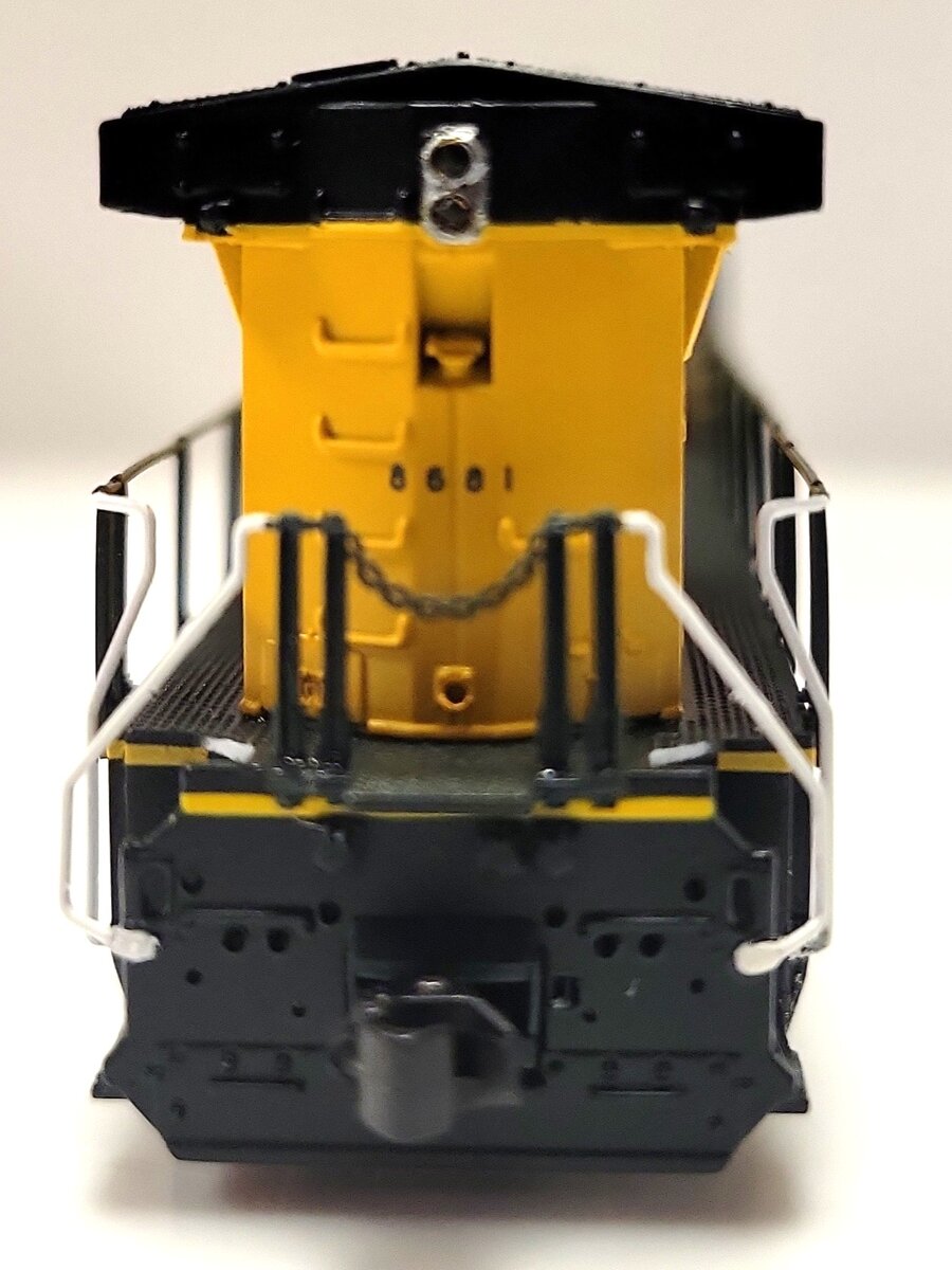 Scale Trains SXT10734 N Chicago & Northwestern GE C44-9W Diesel Locomotive #8681 LN/Box