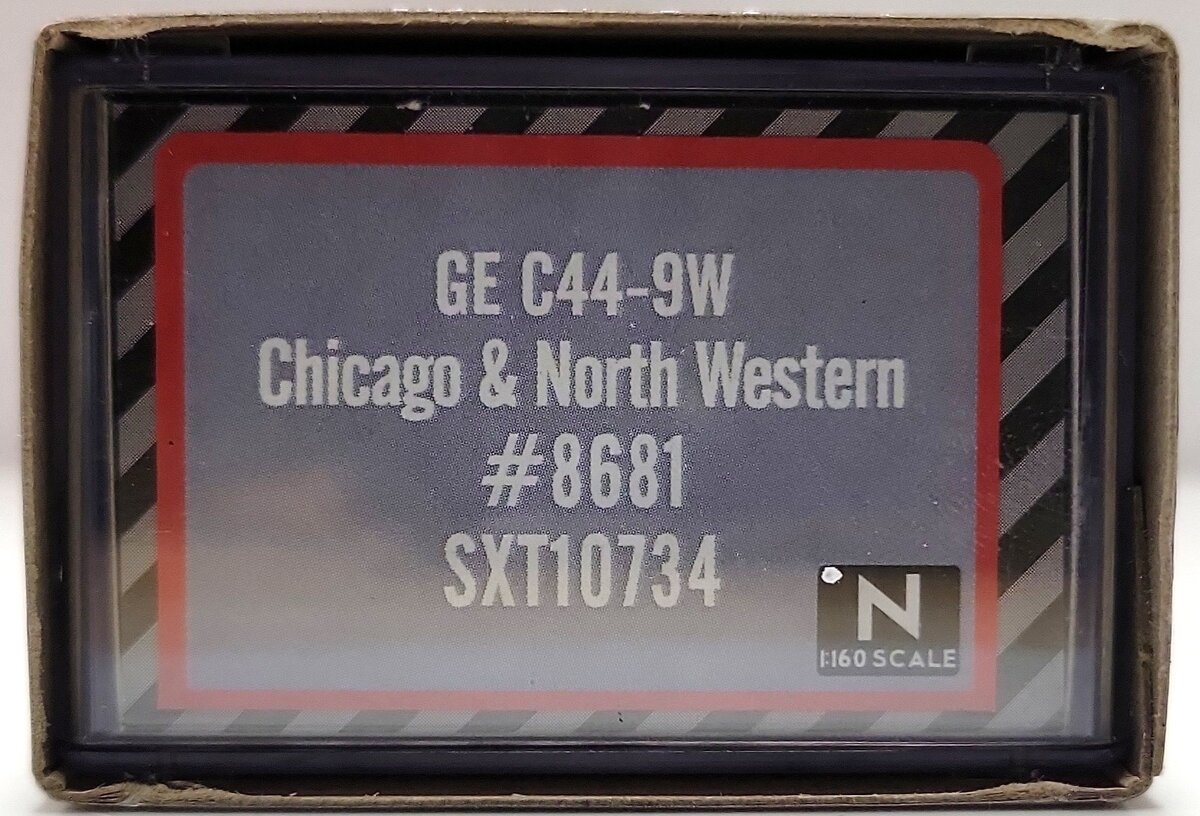 Scale Trains SXT10734 N Chicago & Northwestern GE C44-9W Diesel Locomotive #8681 LN/Box
